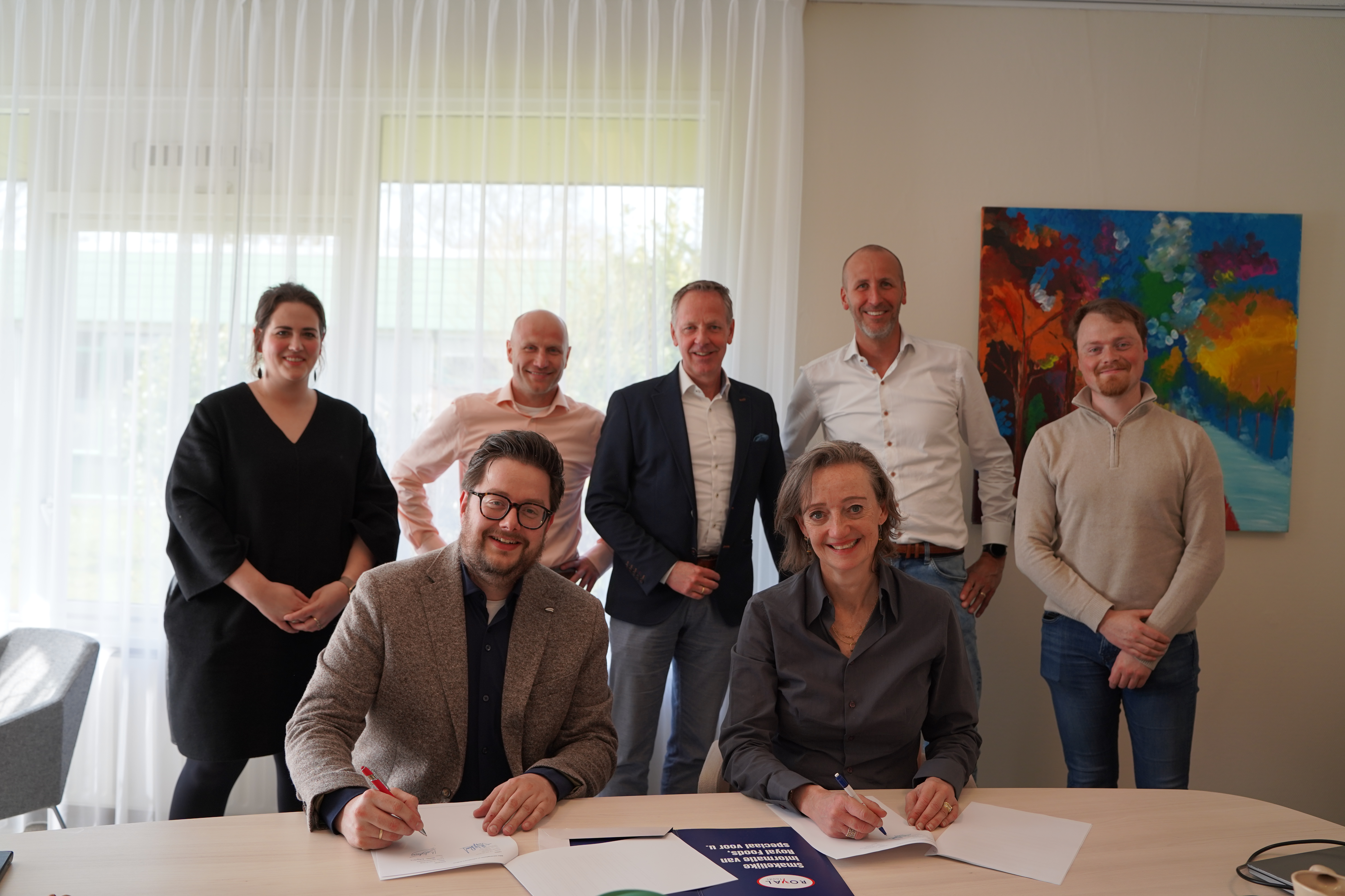 Het officële tekenmoment van de samenwerking tussen Calidus en Royal Foods