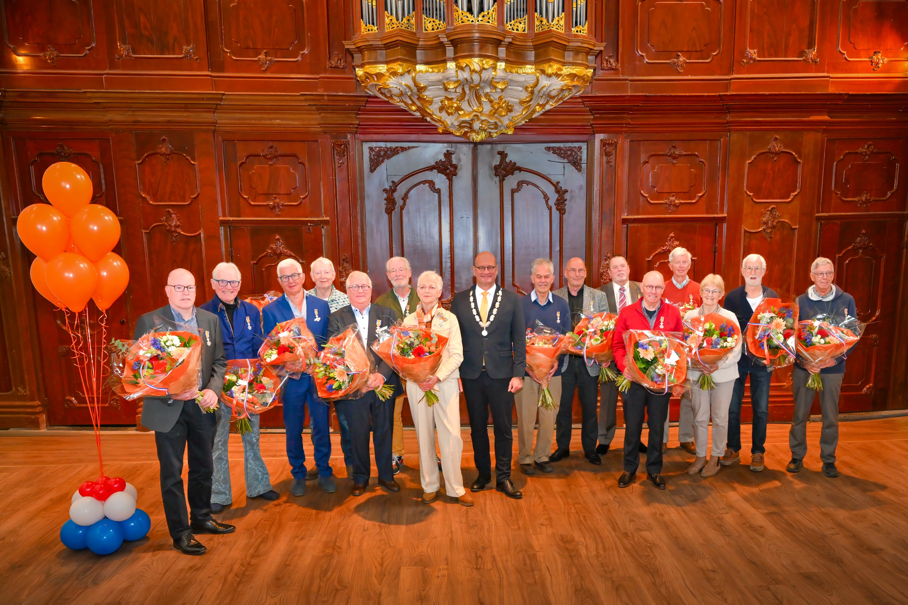 Overzichtsfoto met alle ontvangers van een lintje